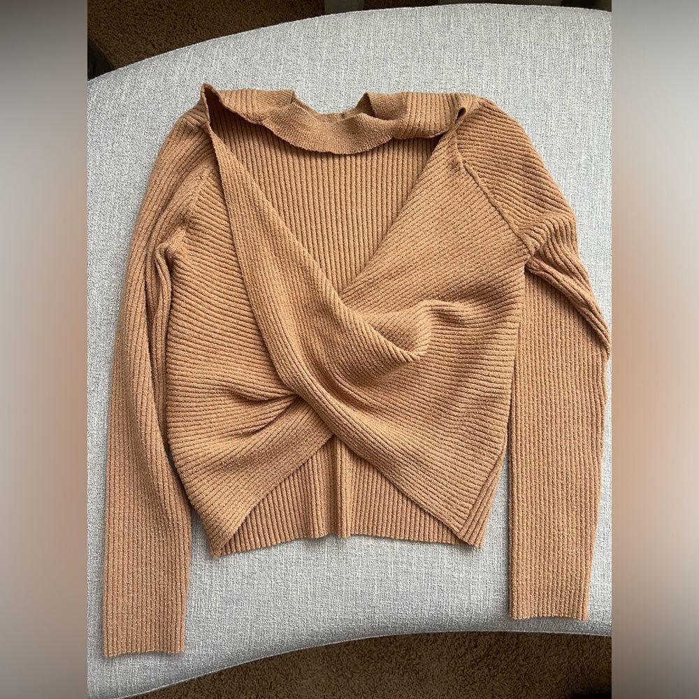 Gorgeous ASTR cross back sweater